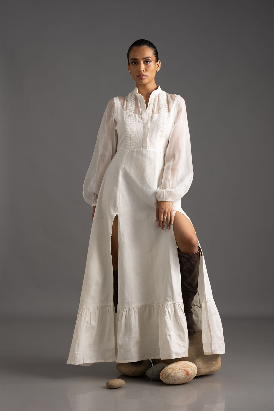 THE WHITE DRESS - Image 2