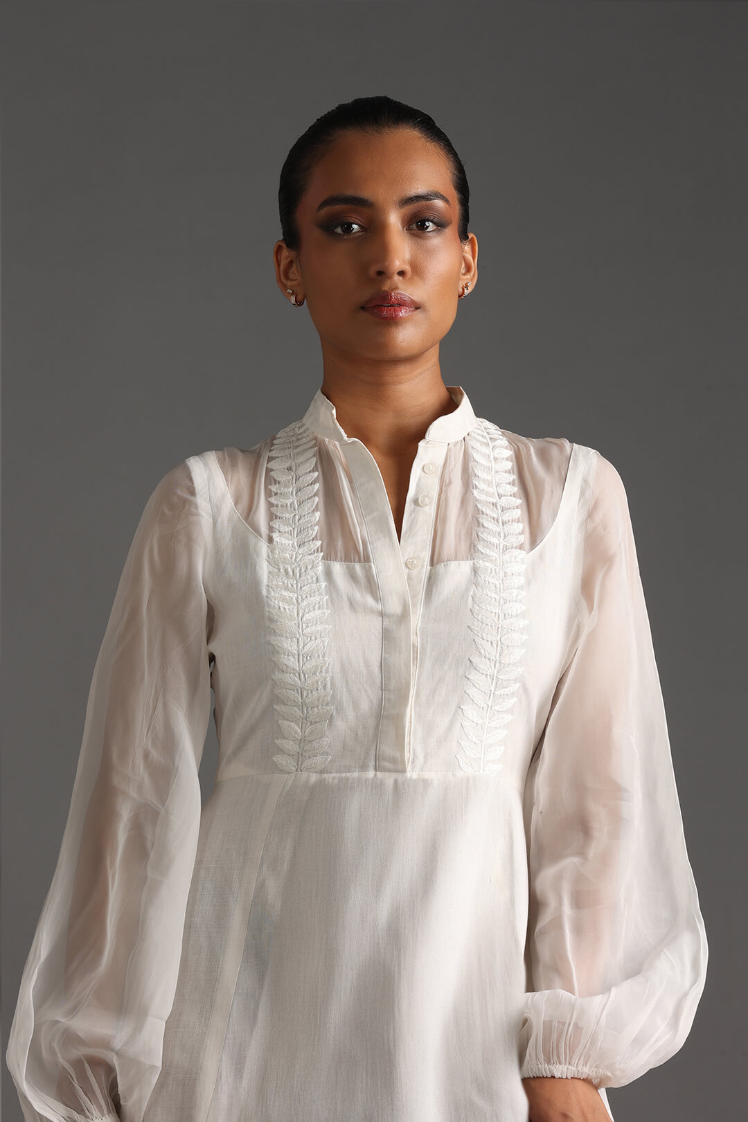 THE WHITE DRESS - Image 3