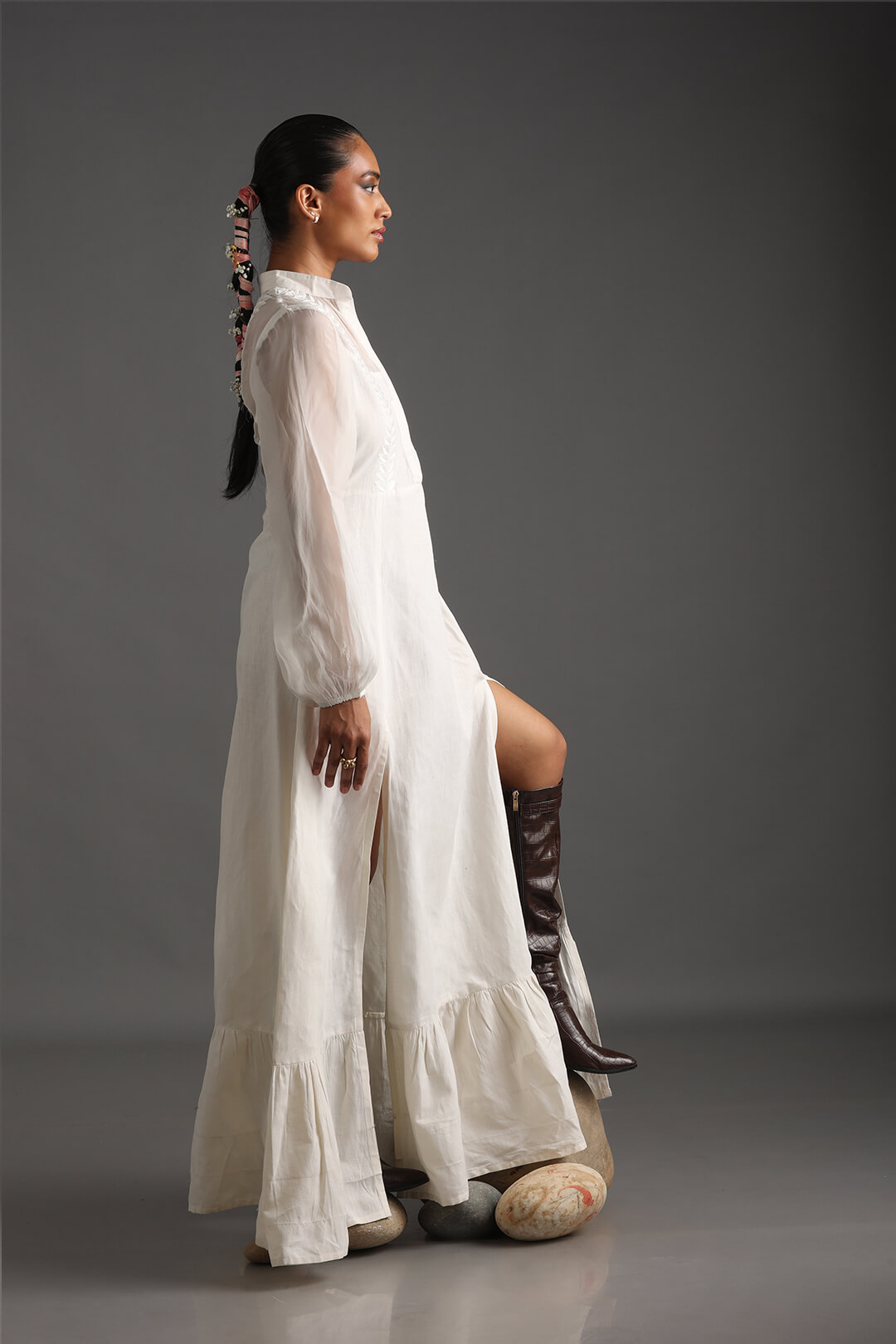 THE WHITE DRESS - Image 4