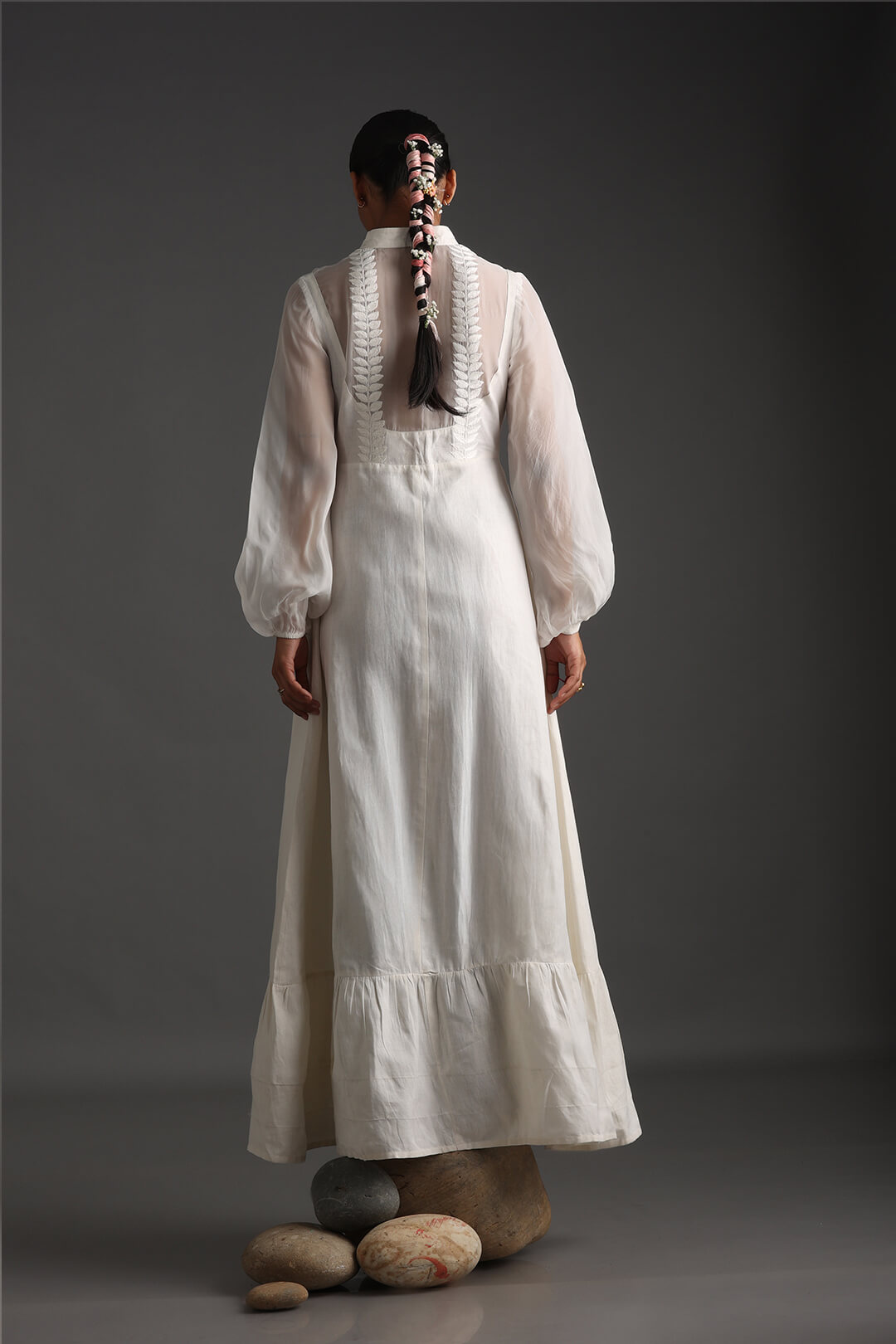 THE WHITE DRESS - Image 5